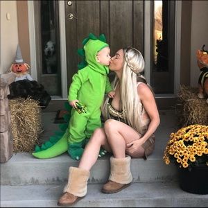 Halloween costume - “Khaleesi Queen of Dragons”